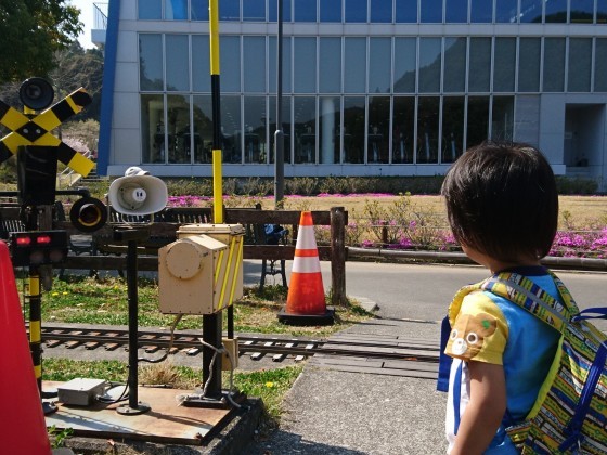 カンカンカン♪踏切♪