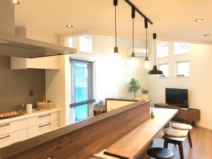 【焼津市・藤枝市・島田市・牧之原市・吉田町新築コラムVol.242】勾配天井の魅力③照明の選び方は？