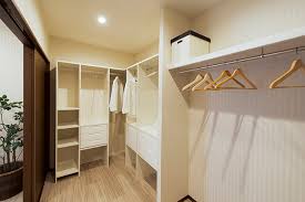 【焼津市・藤枝市・島田市・牧之原市・吉田町新築コラムVol.10】ウォークインクローゼットのメリット・デメリット