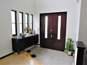 【焼津市・藤枝市・島田市・牧之原市・吉田町新築コラムVol.55】魅力的な玄関について考える①