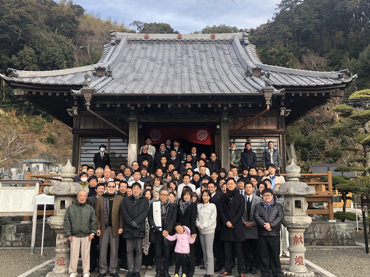 集合写真(背景は鬼岩寺)