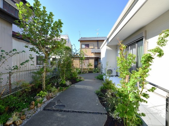 【焼津市・藤枝市・島田市・牧之原市・吉田町新築コラムVol.104】外構工事はどんな物があるの?~駐車場編~