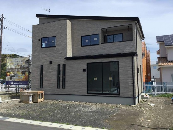 岸町モデルハウス完成間近