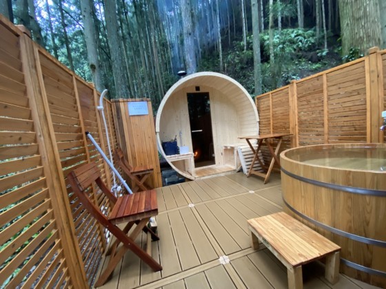 森林に囲まれてサウナ