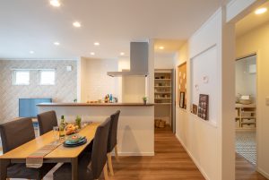 【焼津市・藤枝市・島田市・牧之原市・吉田町新築コラムVol.216】今人気のアイランドキッチン！メリット・デメリットとは？①