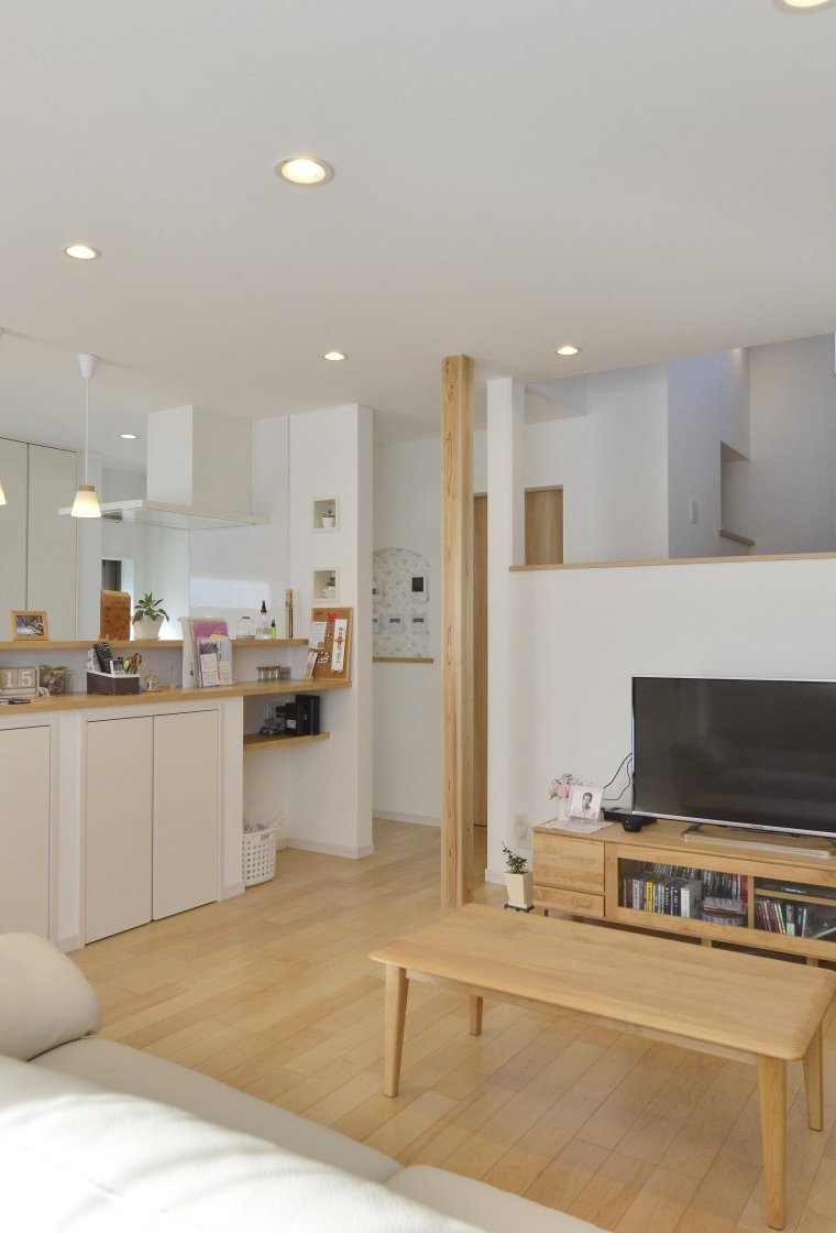 キッチンを中心に家族のコミュニケーションが取れる温かいお家