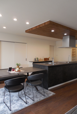 共働き夫婦が選んだ 家事ラクもくつろぎも叶える平屋