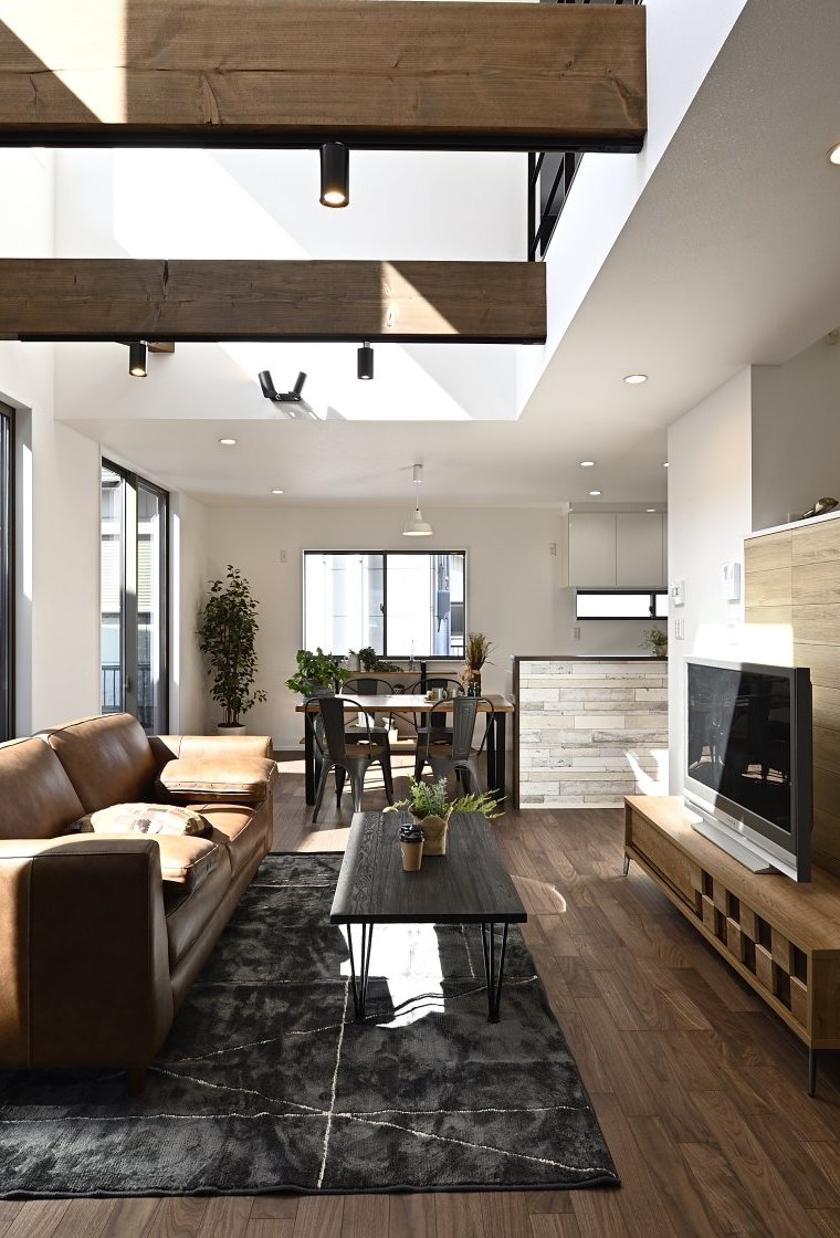 リビングに吹抜けとスキップフロアのあるお家