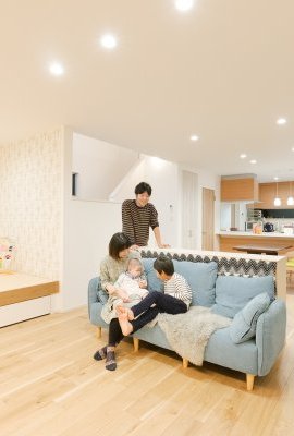 家族が集う、開放的な温もりの家