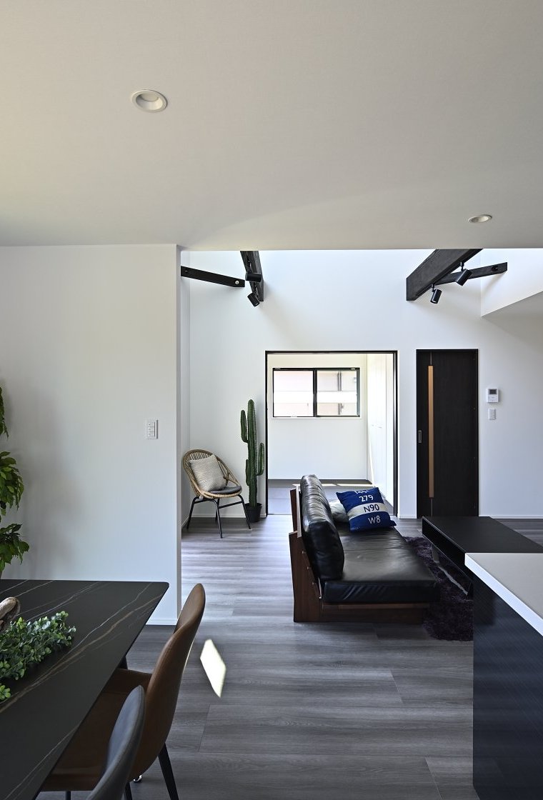 吹き抜けがあるアーバンスタイルのお家