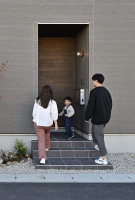 北道路の土地だからこそできるこの外観