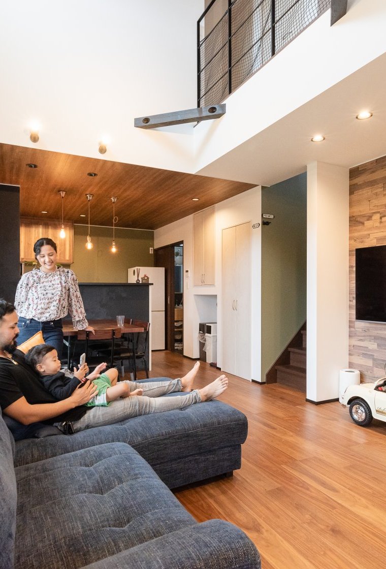 カッコよさと開放感、自由度とコスト私たちらしいバランスが叶えられたおうち