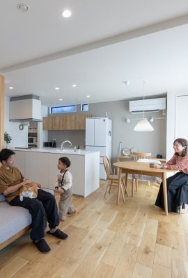 こだわりが詰まった20帖以上のLDK。家族も猫も笑顔で暮らせるお家