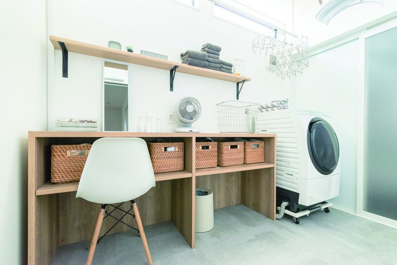 家族みんなが使える収納のある広々洗面脱衣室