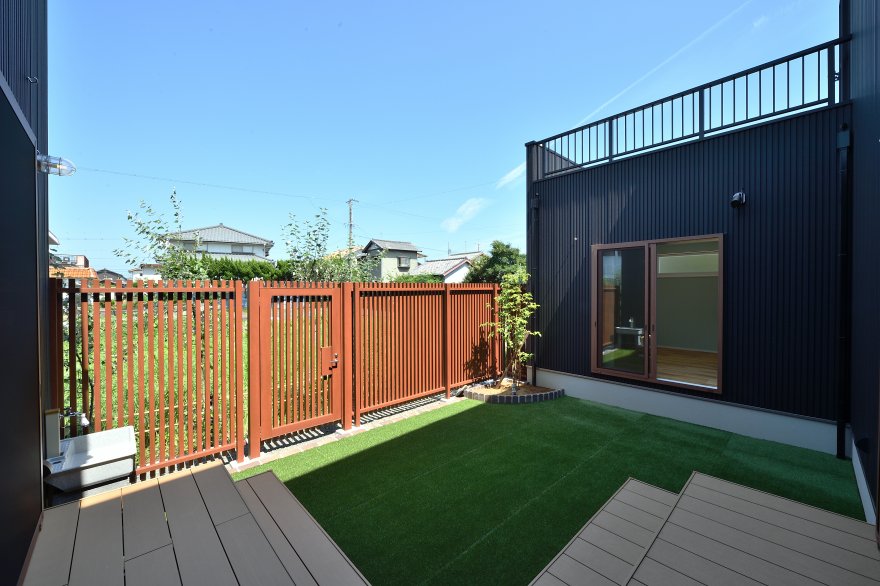 理想を現実に、はっぴぃハウスの中庭で快適生活を