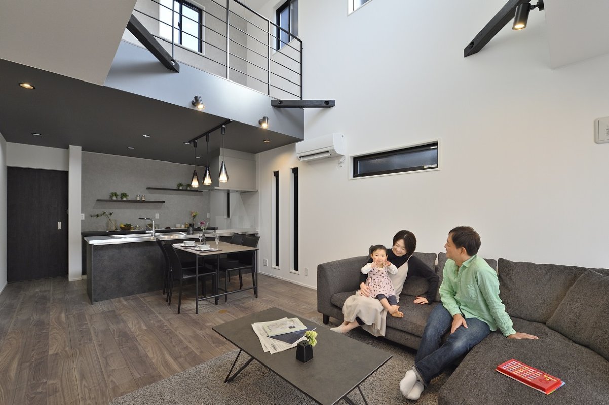家族みんなが快適に暮らせる、平屋と二階建ての良さを兼ね備えた住まい