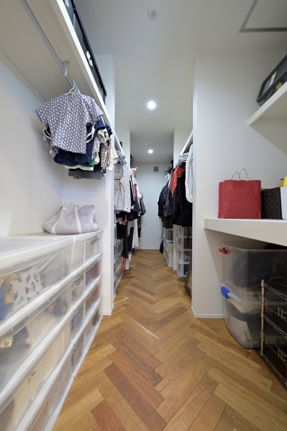 各居室の収納スペースを抑え、部屋を広くできる