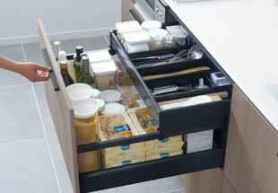 たっぷり収納フロアキャビネット